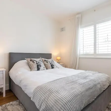 Apartamento Superb Village 4 Bed In Prime Location!