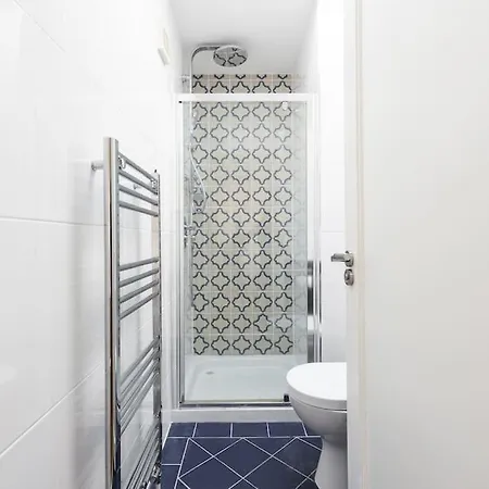 Superb Village 4 Bed In Prime Location! Apartamento *