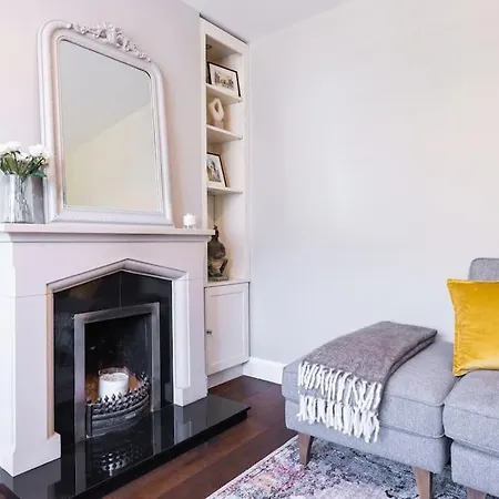 Superb Village 4 Bed In Prime Location! * Dalkey