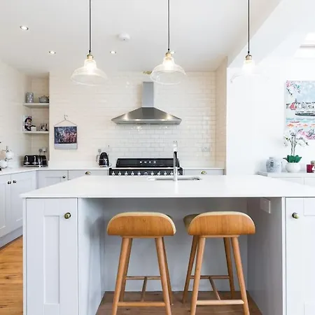 Superb Village 4 Bed In Prime Location! Dalkey