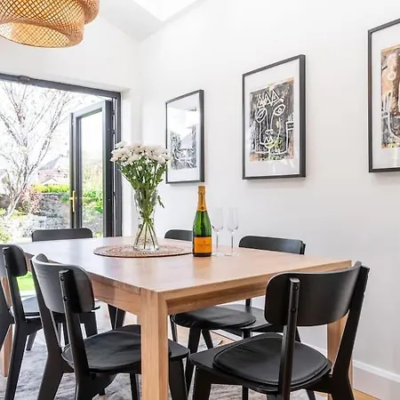 Superb Village 4 Bed In Prime Location!