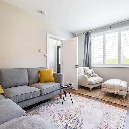 Superb Village 4 Bed In Prime Location! Apartamento *