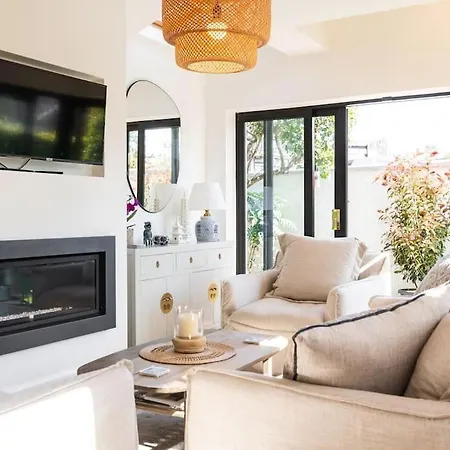 Superb Village 4 Bed In Prime Location! * Dalkey